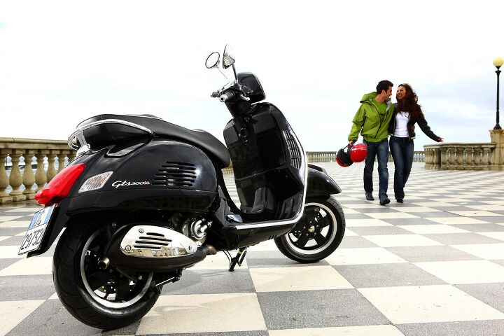 moto confortable pour passager :  Vespa GTS300