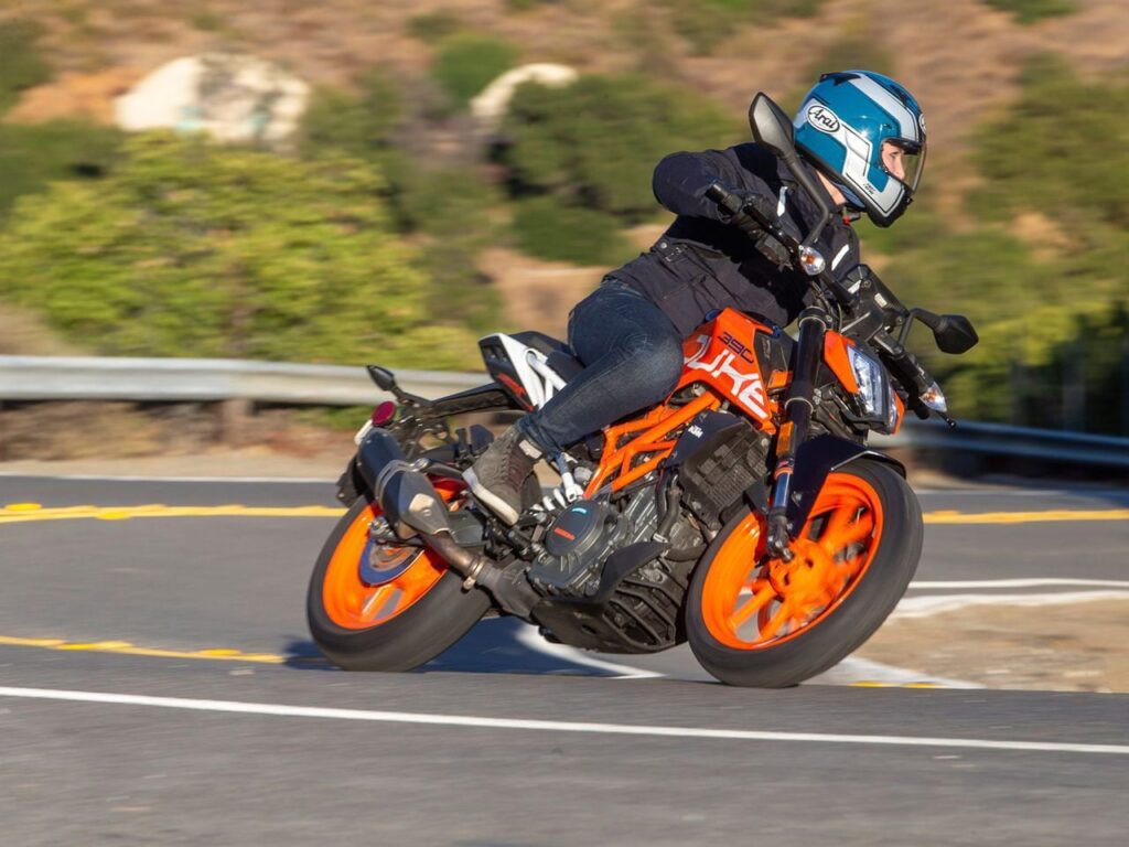 Moto pour femme : Harley-Honda KTM 390 Duke